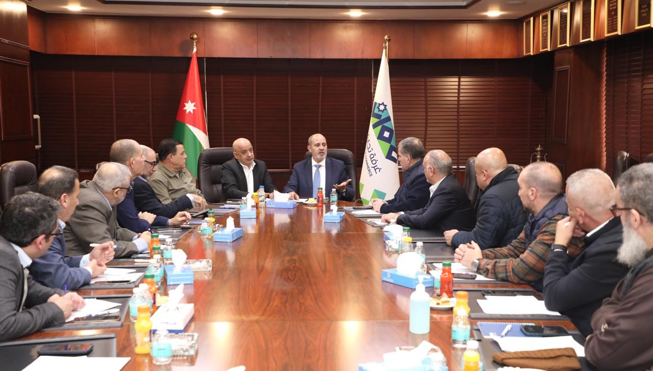خلال لقاء مع وزير الصناعة والتجارة  تجارة عمان ونقابة الألبسة تطالبان بتنظيم عملية البيع الالكتروني