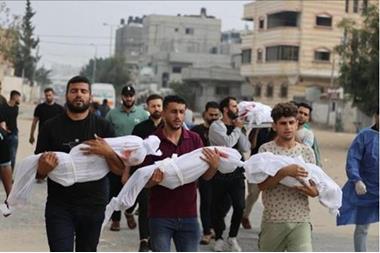 ٢٩ شهيدا وعشرات الاصابات في قصف الاحتلال وسط وجنوب قطاع غزة