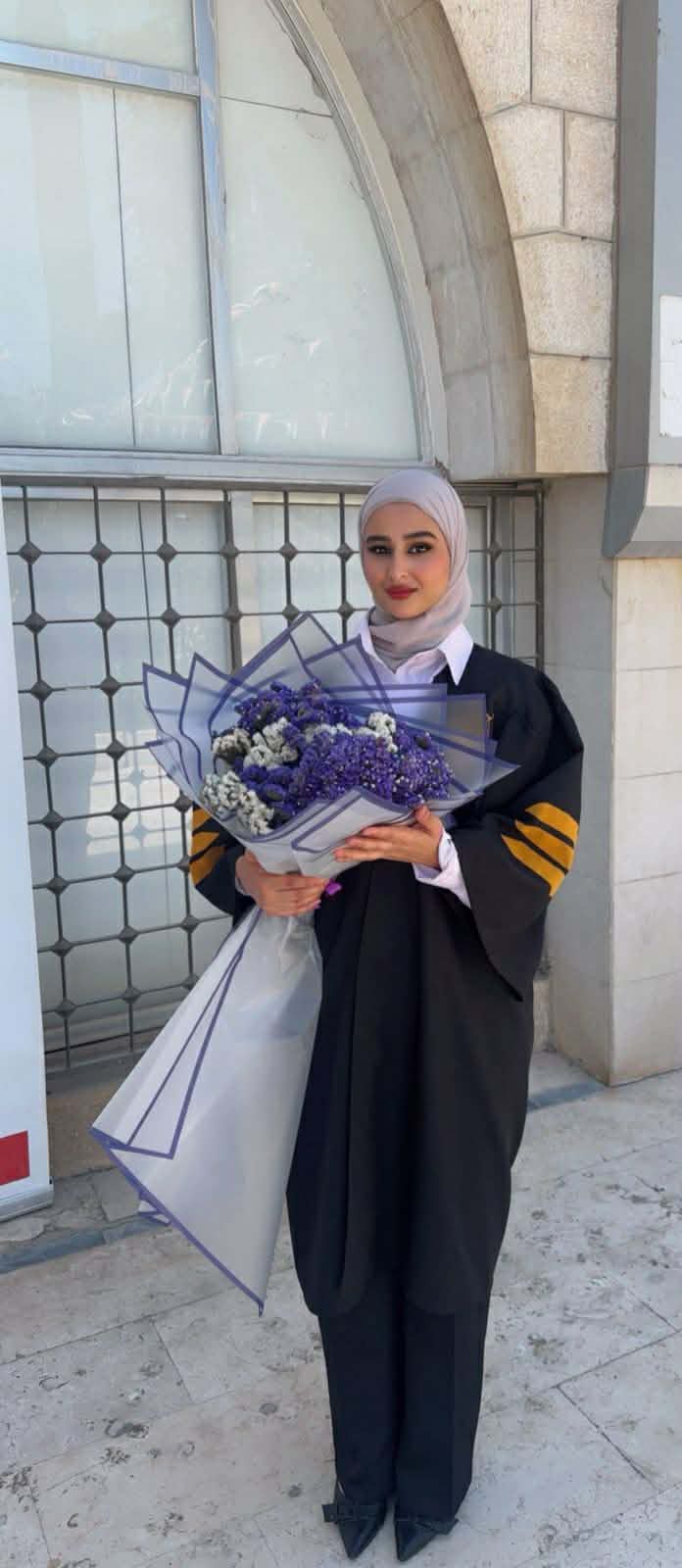 انوار الحنيطي مبارك التخرج