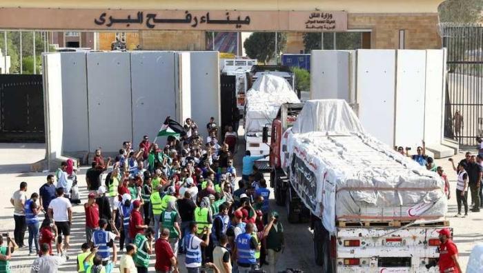 القاهرة تنفي مسؤوليتها عن منع دخول المساعدات لغزة