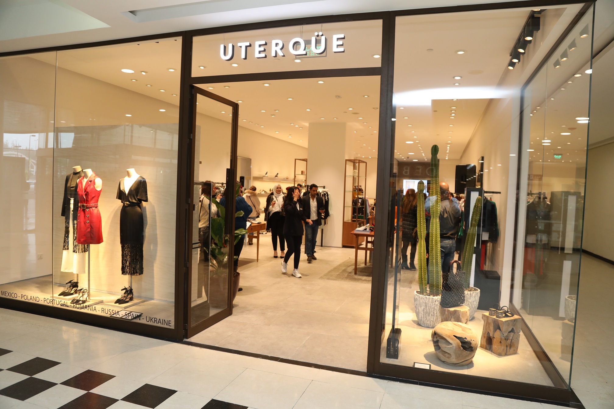 علامة Uterqüe تعيد إفتتاح متجرها في الأردن