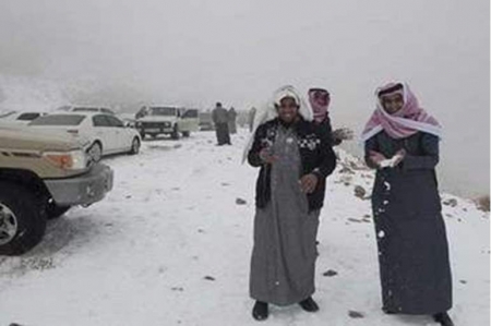 تحذير عاجل من الطقس العالمية.. عاصفة ثلجية تاريخية تضرب السعودية ومصر وبلاد الشام