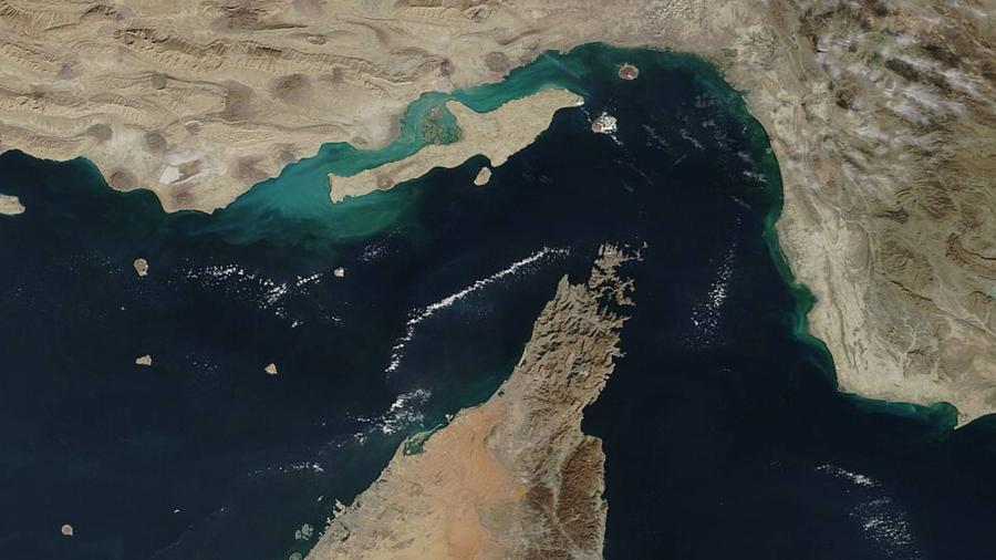 وزير خارجية باكستان: إيران تسمح بمرور 20 سفينة إضافية باكستانية عبر هرمز