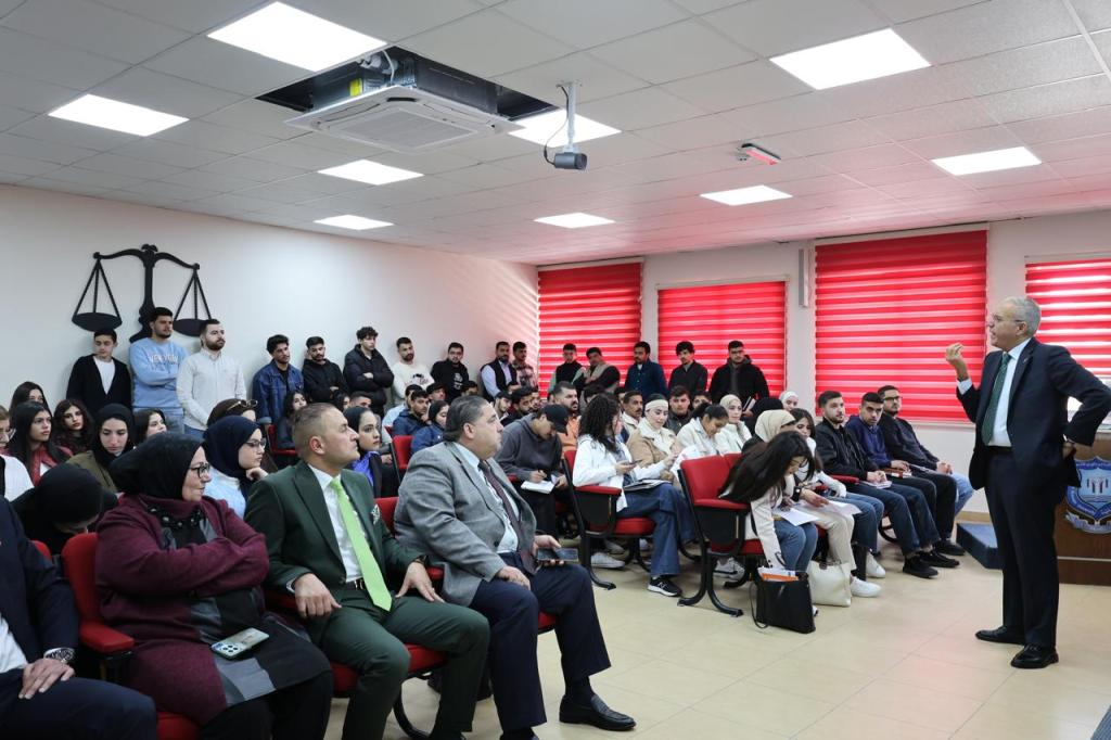 كلية الحقوق في عمان الأهلية تنظم جلسة حوارية حول نظام ممارسة الأنشطة الحزبية الطلابية