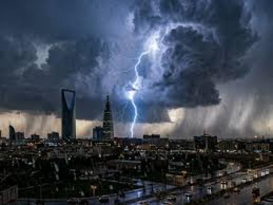 سحب رعدية تنشط الجمعة تترافق بمجموعة ظواهر جوية