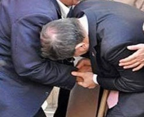 ما حقيقة خبر تقبيل قاض اردني ليد متهم في محكمة بالزرقاء!