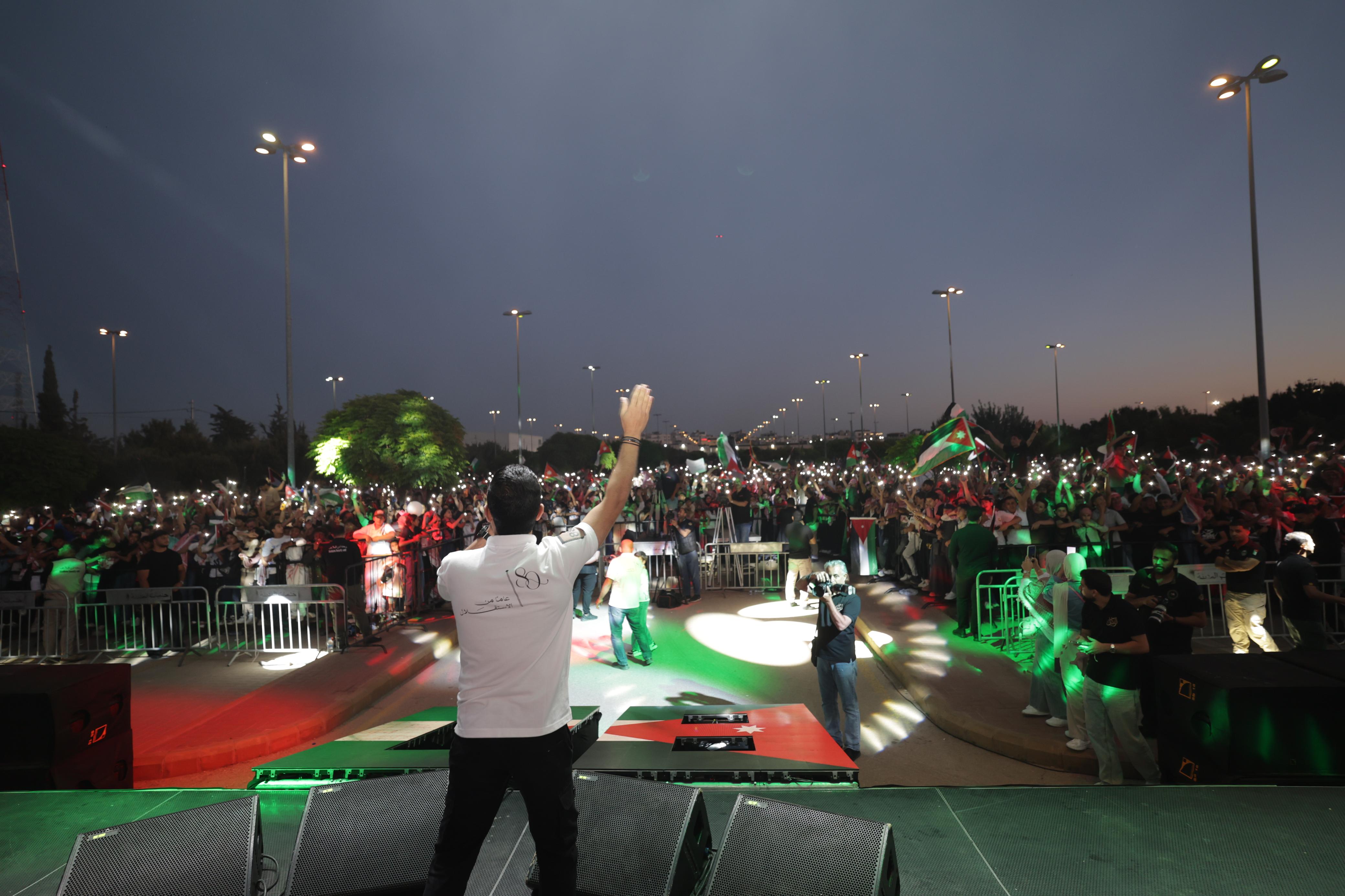 بحضور عشرات الآلاف  زين تحتفي باستقلال المملكة الـ80 وتوجّه رسائل دعم لنشامى المنتخب الوطني