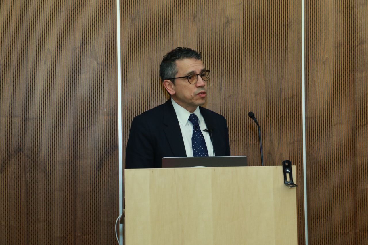 البروفيسور طارق إنفر من جامعة لندن يلقي محاضرة في مركز الحسين للسرطان عن سرطان الدم في مرحلة الطفولة