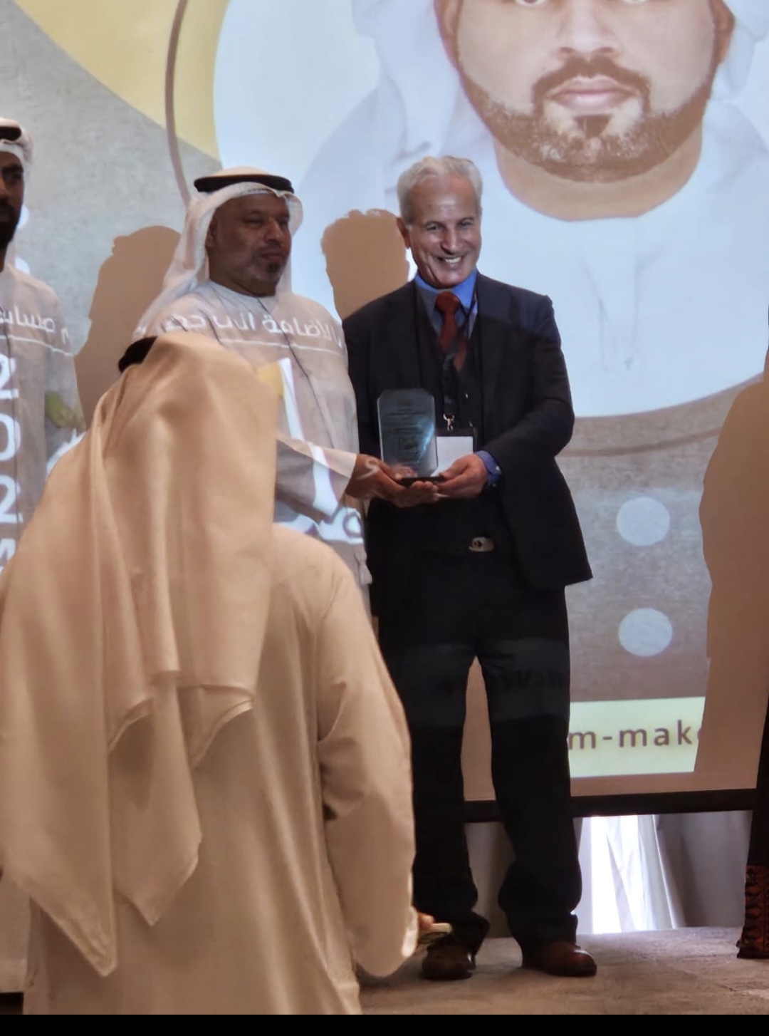 د. محمد وهيب يحصل على جائزة الوسام الخاص من جوائز الملهمين العرب لعام 2024 بدبي