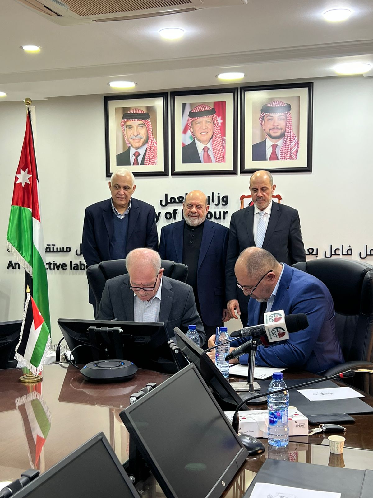 توقيع مذكرة تفاهم في وزارة العمل لصالح العاملين في شركة الشرق الاوسط للادوية