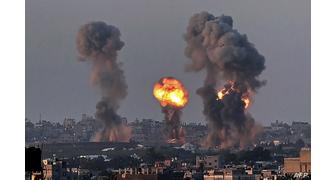 طائرات الاحتلال تقصف شقة سكنية في منطقة النصر بقطاع غزة