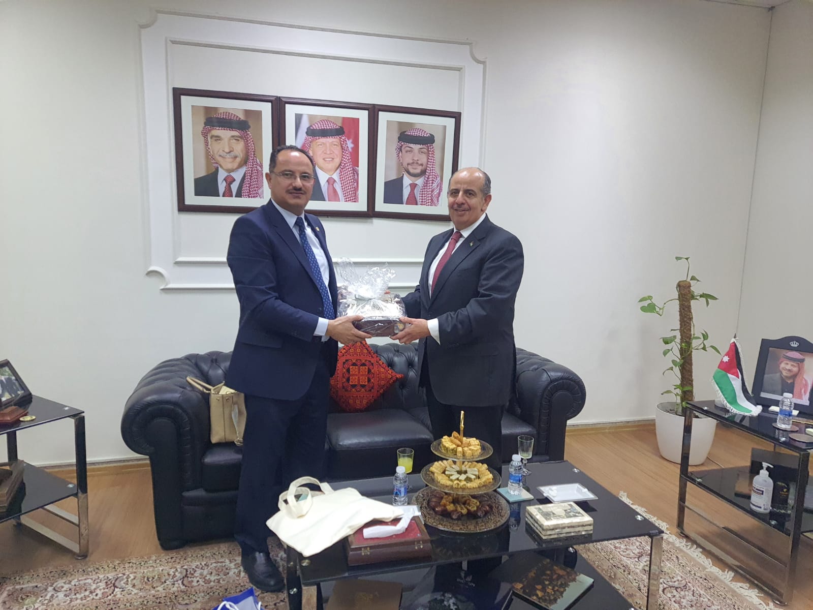 رئيس الجامعة الألمانية الأردنية يلتقي السفير الأردني في البحرين