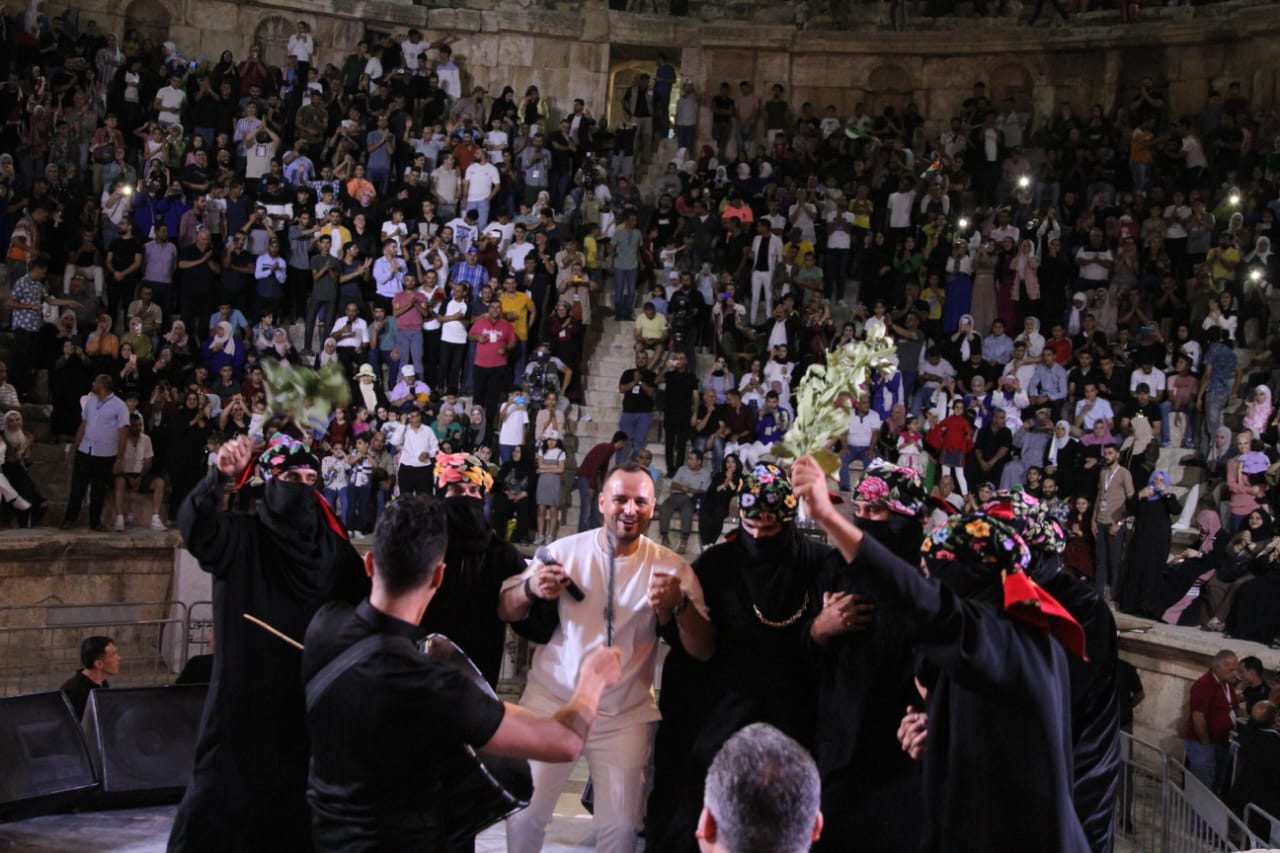 حشد جماهيري أسطوري يزف عيسى السقار نجماً لـ《مهرجان جرش》