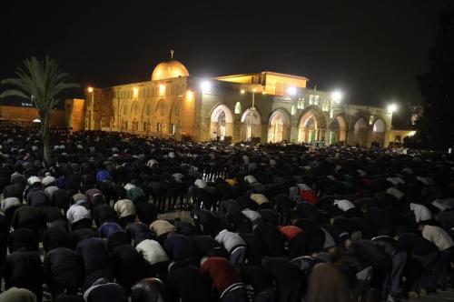 130 ألف مصلٍّ أدّوا صلاة التراويح في المسجد الأقصى المبارك هذه الليلة - صور